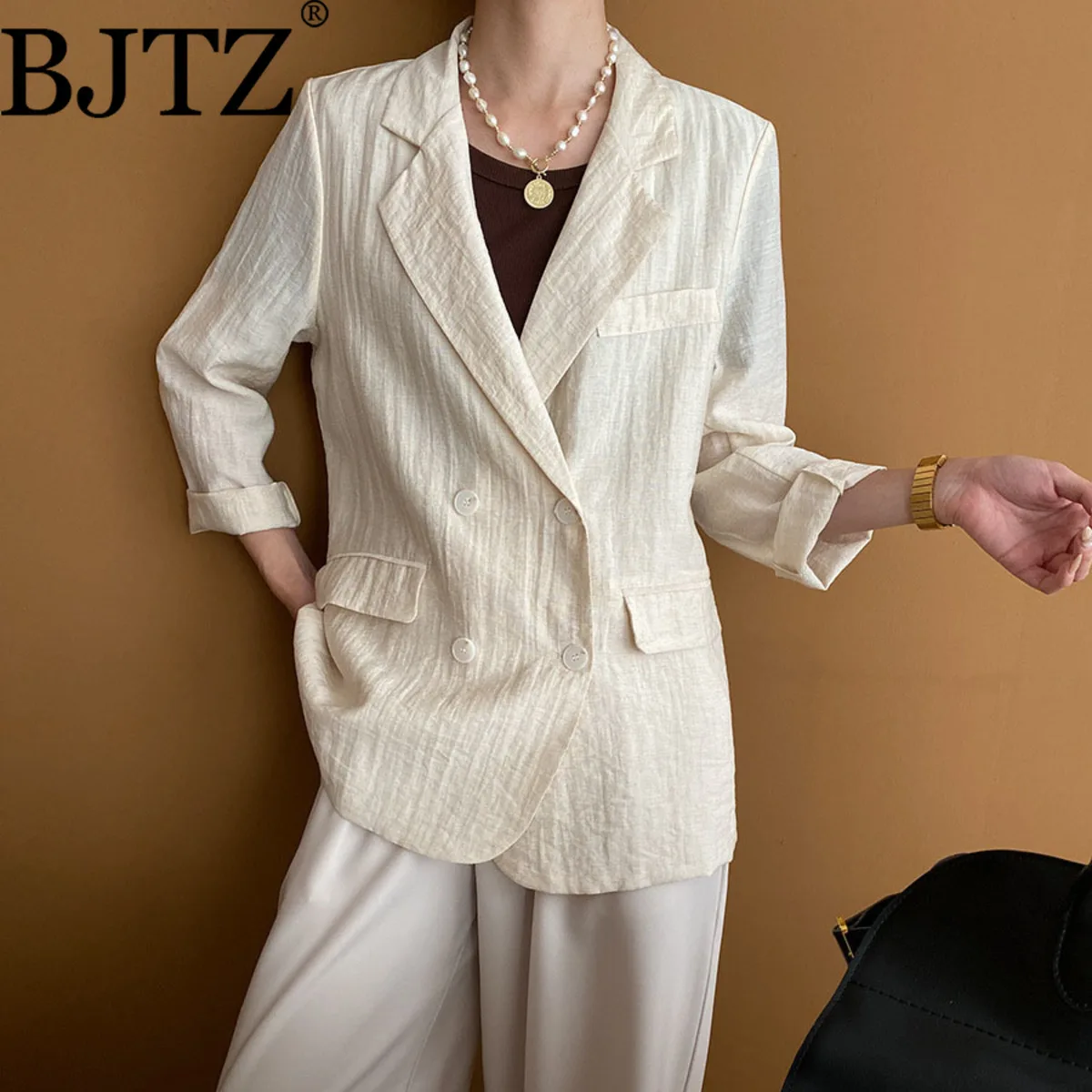 Женский льняной блейзер BJTZ 2026 весна-осень – легкий повседневный офисный пиджак с текстурой и драпировкой
Женский льняной блейзер BJTZ 2026 весна-осень – легкий повседневный офисный пиджак с текстурой и драпировкой