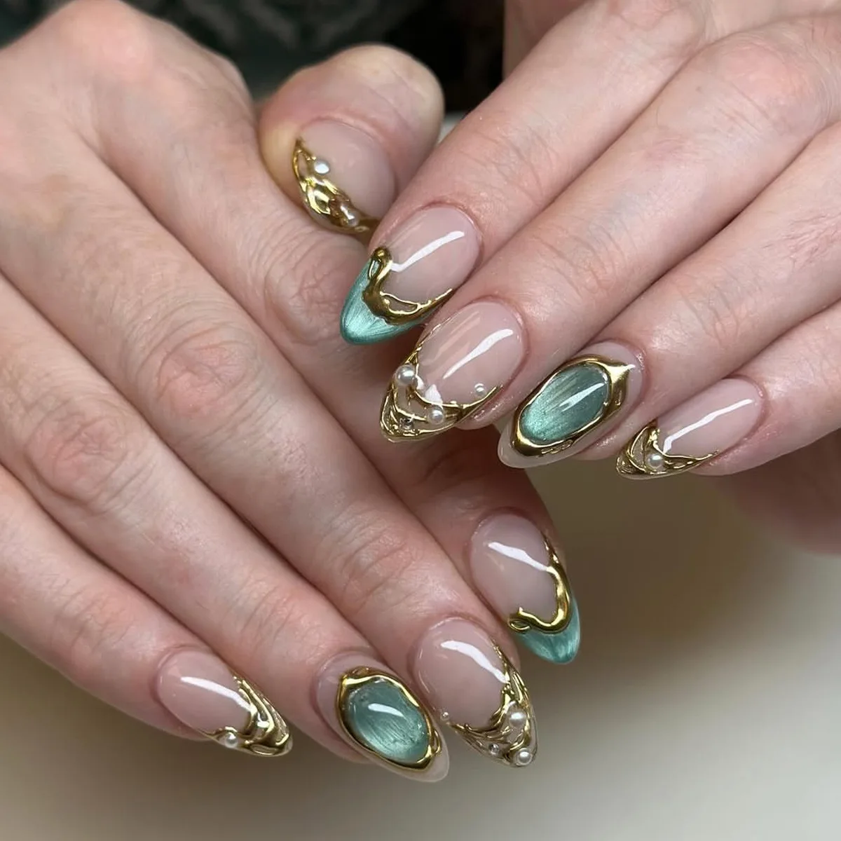 24Pcs Short Almond Wearable Press on Nails 3D Golden Irregular French Full Cover Fake Nail Tip Green Cat's Eye Pearl False Nails
24Pcs Short Almond Wearable Press on Nails 3D Golden Irregular French Full Cover Fake Nail Tip Green Cat's Eye Pearl False Nails