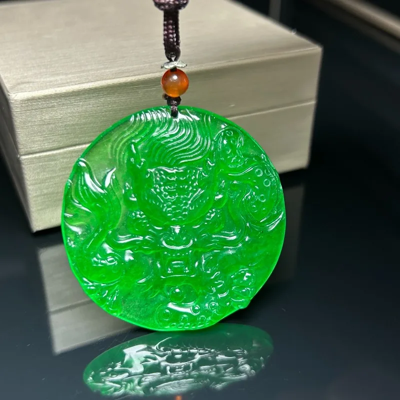 Retro Green High-ice Round Dragon Pendant, Unisex Jade Pendant
Retro Green High-ice Round Dragon Pendant, Unisex Jade Pendant