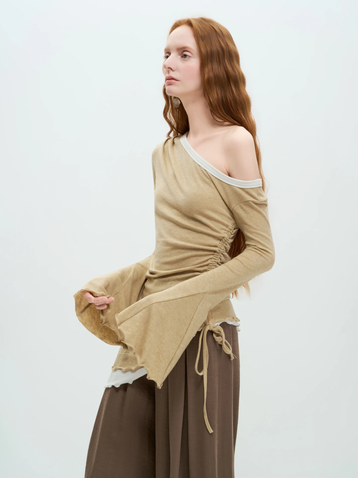 LIMONN Gentle Beautiful oulder Bared Wool Dstring Pleated Flared Sve Aosphere Top Women Spring 2026
LIMONN Gentle Beautiful oulder Bared Wool Dstring Pleated Flared Sve Aosphere Top Women Spring 2026