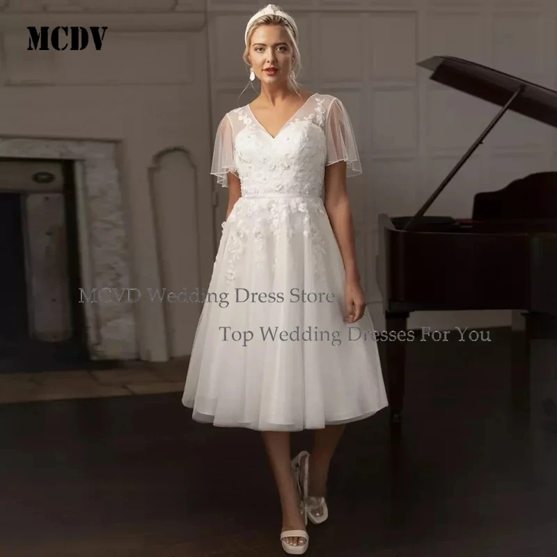 Customized Plus Size Wedding Dress Tea Length A Line Bridal Gown with V Neck Short Sleeves and Pearls Applique for Bride
Customized Plus Size Wedding Dress Tea Length A Line Bridal Gown with V Neck Short Sleeves and Pearls Applique for Bride