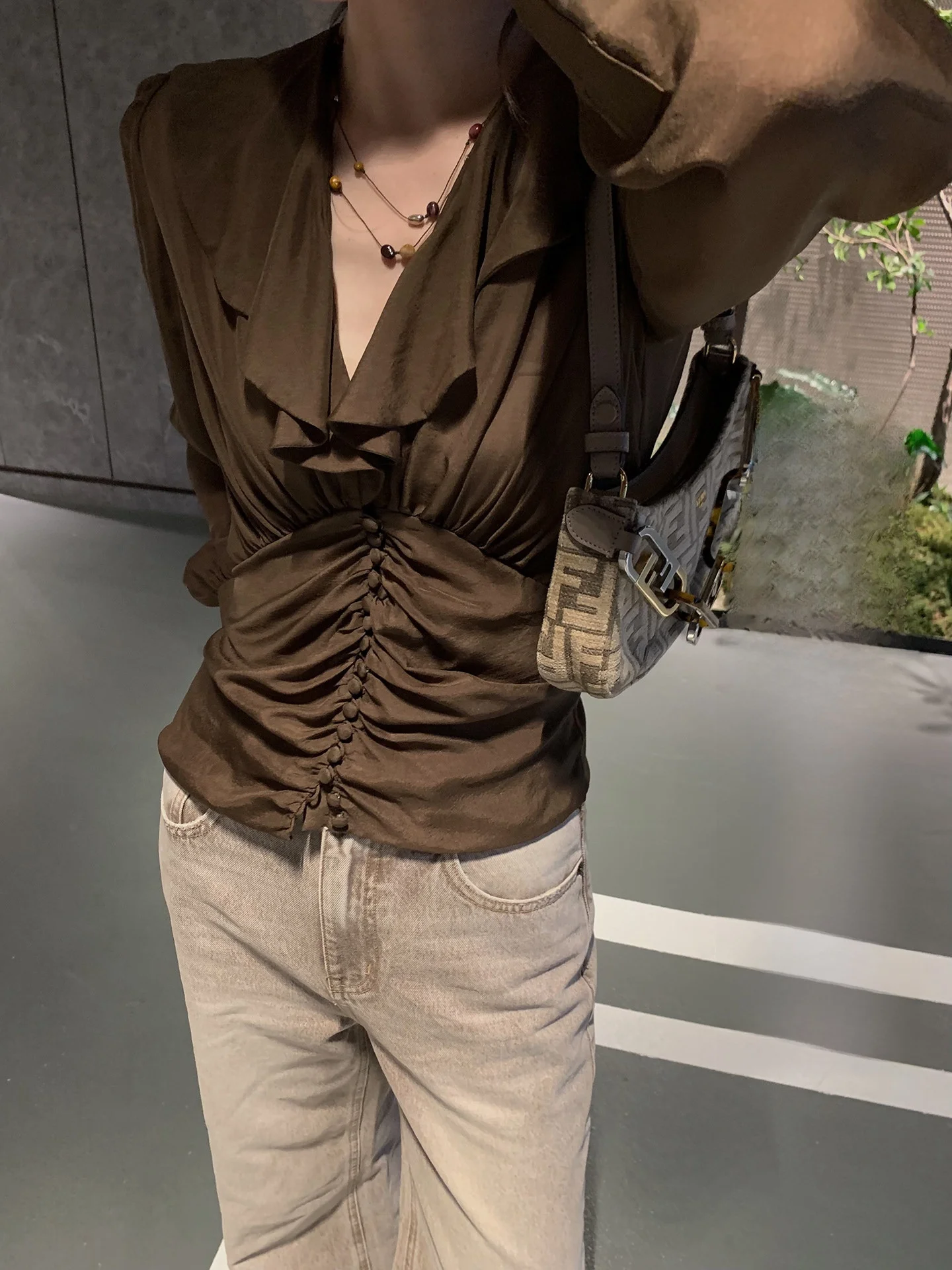 ASM ANNA Silk V-Neck Shirt Thin Summer Ladies Luxury Sense Blouse Korean Style Commute Wind Regular Sleeve Long UV Protection
ASM ANNA Silk V-Neck Shirt Thin Summer Ladies Luxury Sense Blouse Korean Style Commute Wind Regular Sleeve Long UV Protection