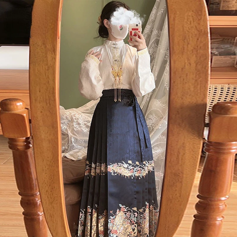 Women Pleated Skirt Ladies Elegant Horse Face Skirt Chinese Traditional Dress Embroidered Skirt Daily Horse Face Pony Skirt
Women Pleated Skirt Ladies Elegant Horse Face Skirt Chinese Traditional Dress Embroidered Skirt Daily Horse Face Pony Skirt