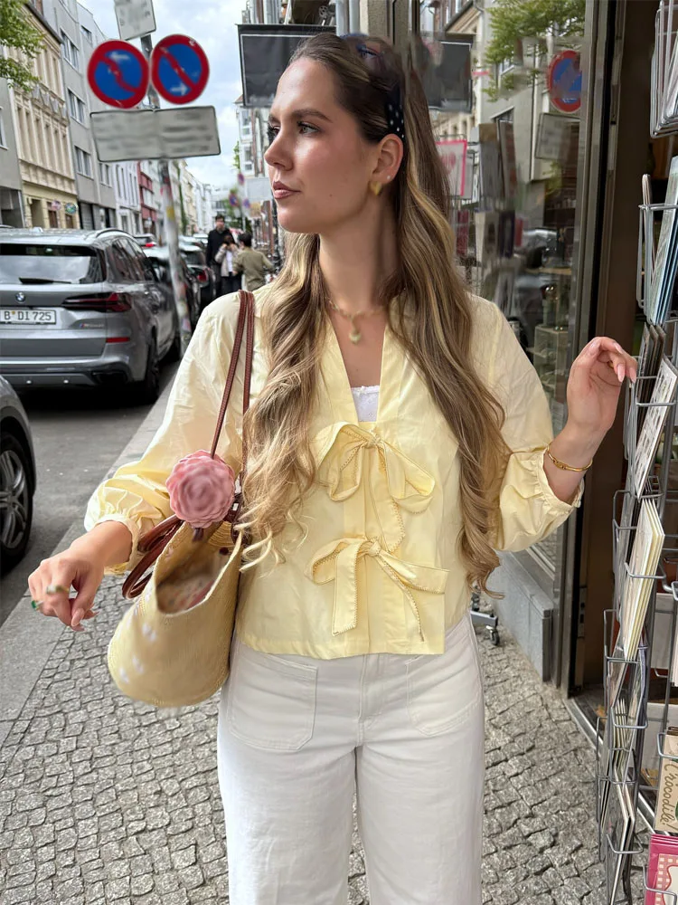 HH Women's 2025 Summer Fashion V-neck Bow Lace-up Poplin Short Shirt Female Thin Versatile Elegant Casual Cardigan Top Mujer
HH Women's 2025 Summer Fashion V-neck Bow Lace-up Poplin Short Shirt Female Thin Versatile Elegant Casual Cardigan Top Mujer