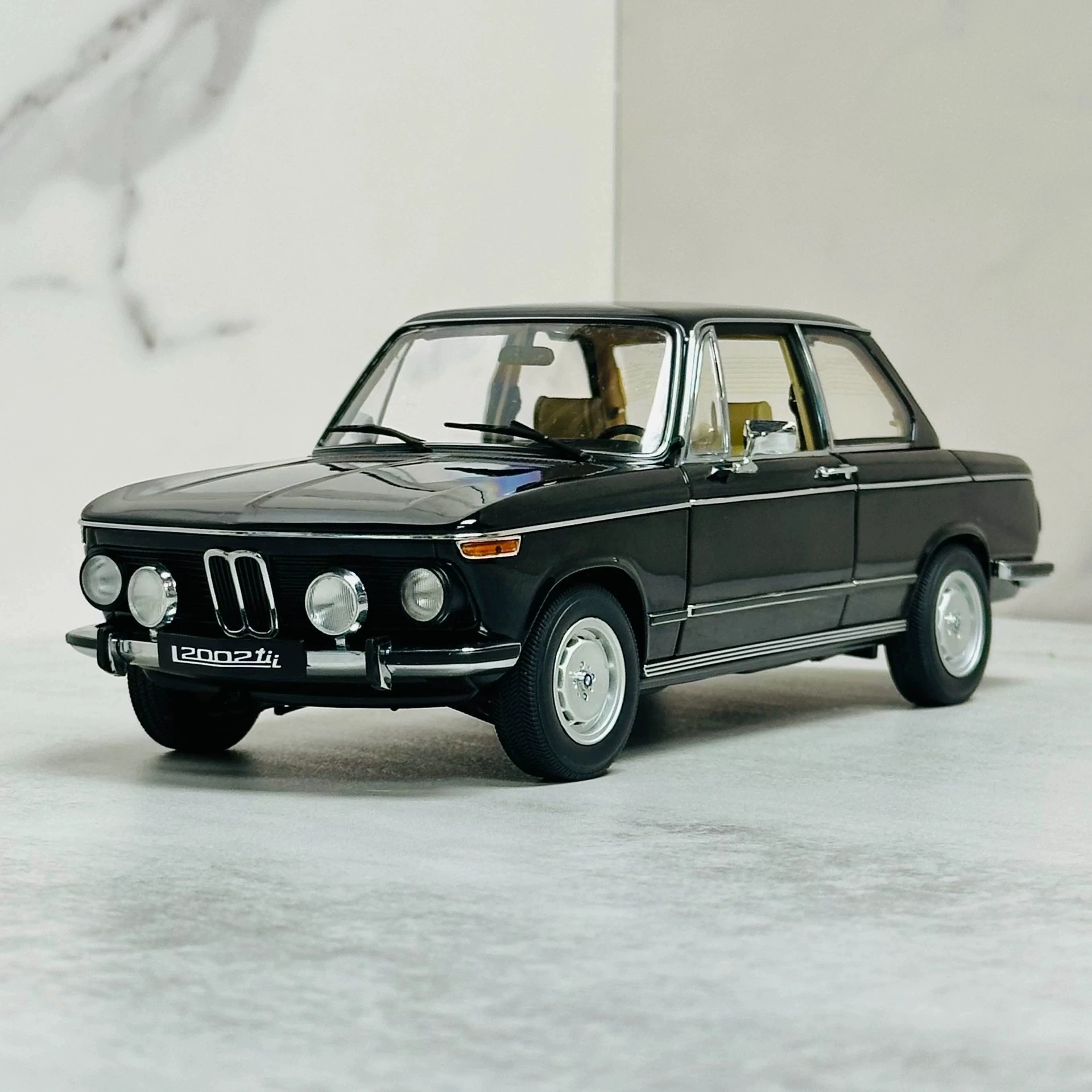 Autoart 1:18 2002, L, черная имитация, ограниченная серия, все открытые металлические статические модели автомобиля из сплава, игрушка в подарок
Autoart 1:18 2002, L, черная имитация, ограниченная серия, все открытые металлические статические модели автомобиля из сплава, игрушка в подарок