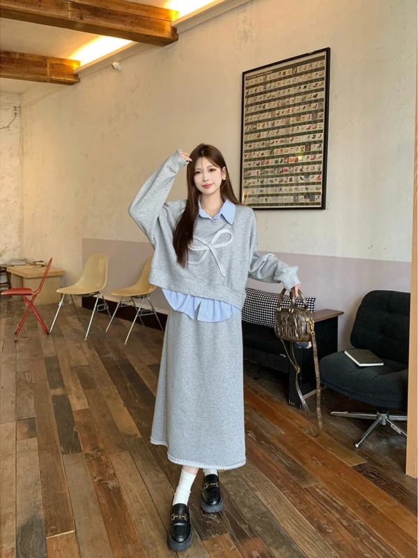 American Retro Sporty Skirt Suit Stripe Splicing Design Shirt Gray Sporty Sweatshirt Women's Autumn High-waist Casual Midi Skirt
American Retro Sporty Skirt Suit Stripe Splicing Design Shirt Gray Sporty Sweatshirt Women's Autumn High-waist Casual Midi Skirt