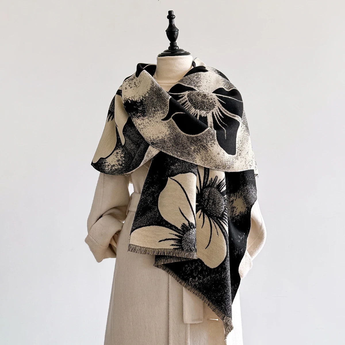 Autumn/Winter Floral Warm Scarf Luxury Tassel Pashmina Shawl Women's Imitation Cashmere Thickened Warps Coldproof Blanket
Autumn/Winter Floral Warm Scarf Luxury Tassel Pashmina Shawl Women's Imitation Cashmere Thickened Warps Coldproof Blanket