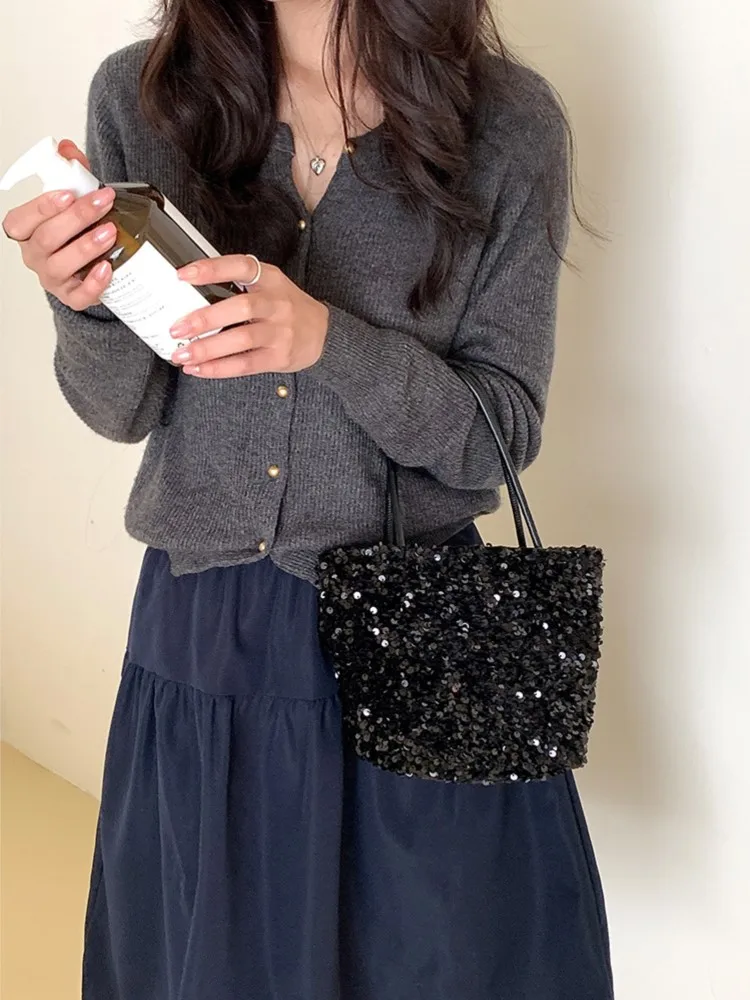 Silver Sequin Shoulder Bags For Women 2025 New Fashion Luxury Retro Small Chain Crossbody Bags Korean Trend Tote Bag Handbags
Silver Sequin Shoulder Bags For Women 2025 New Fashion Luxury Retro Small Chain Crossbody Bags Korean Trend Tote Bag Handbags