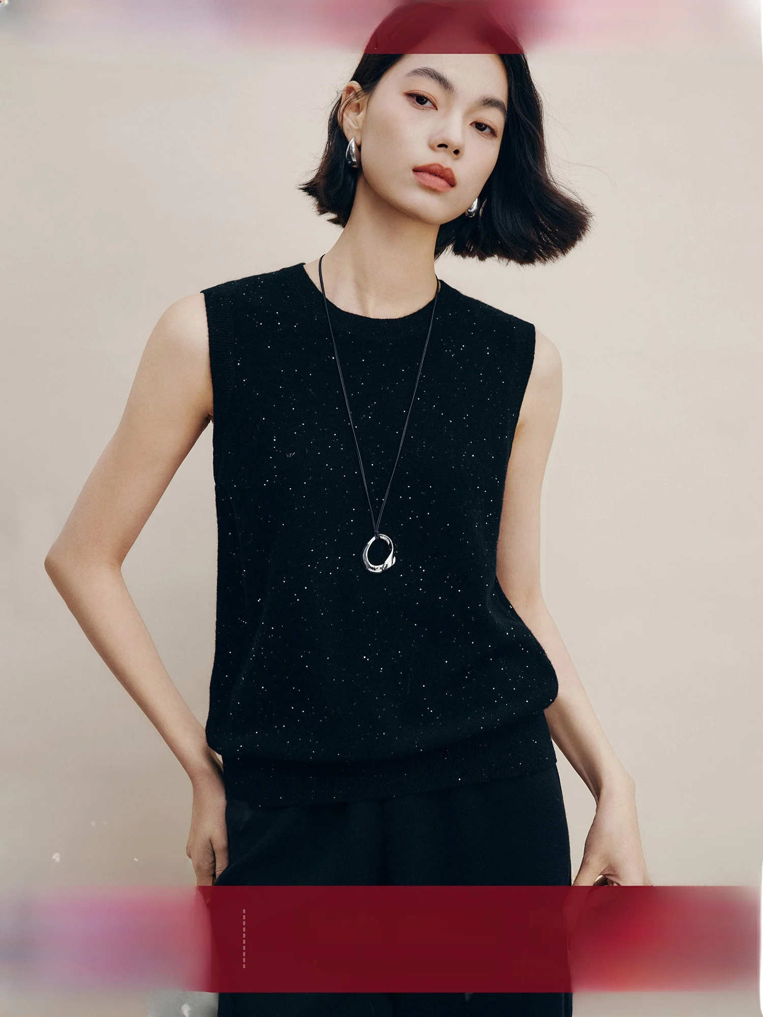 Новый зимний модный женский вязаный жилет Tianxing Manxuan из мягкой шерсти с круглым вырезом, без рукавов, с пайетками, повседневный, стильный, шерстяной топ
Новый зимний модный женский вязаный жилет Tianxing Manxuan из мягкой шерсти с круглым вырезом, без рукавов, с пайетками, повседневный, стильный, шерстяной топ