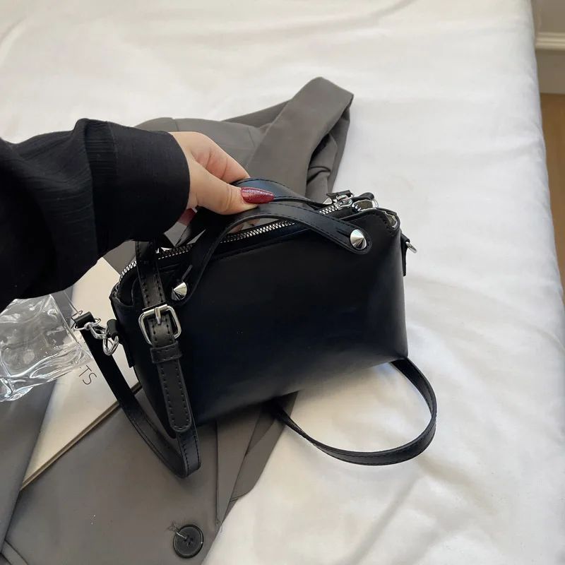 2025 A/W Soft Pillow Bag for Women, Genuine Leather Large Capacity Multi-way Shoulder Crossbody Tote, Vintage Chic Work Purse
2025 A/W Soft Pillow Bag for Women, Genuine Leather Large Capacity Multi-way Shoulder Crossbody Tote, Vintage Chic Work Purse