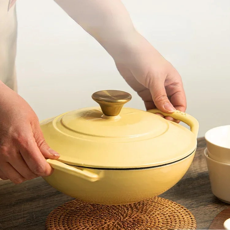 Cherry Blossom Cast Iron Pot: 22cm Flat Bottom Wok, Uncoated Enamel Non-Stick Cookware, Double Ear Design, Durable Pot 
Cherry Blossom Cast Iron Pot: 22cm Flat Bottom Wok, Uncoated Enamel Non-Stick Cookware, Double Ear Design, Durable Pot