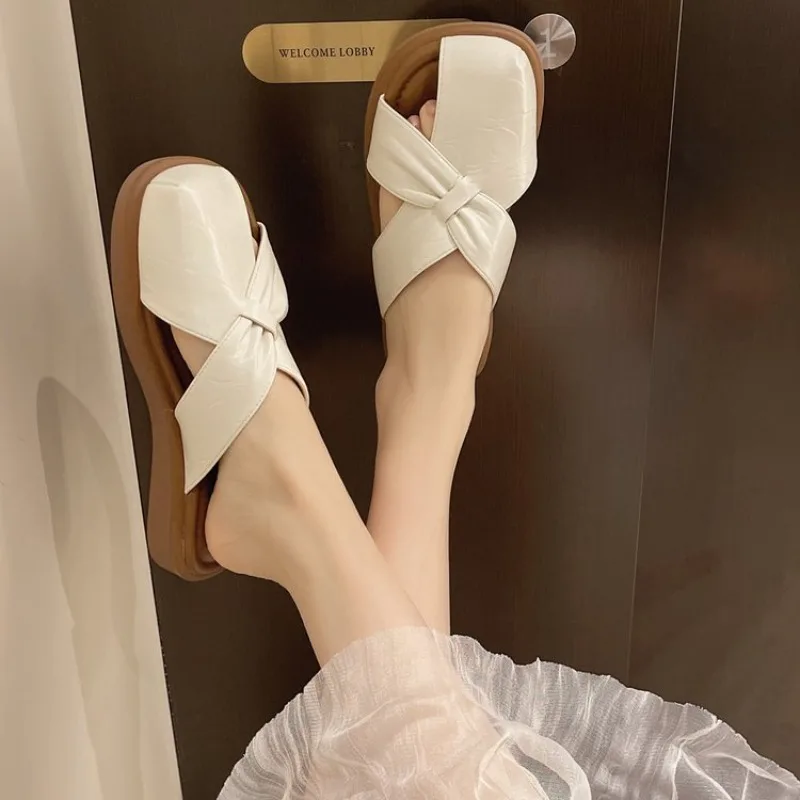 Women's Summer Bag Head Sandals Lazy One-pedal Flat-bottomed French Temperament Slippers
Women's Summer Bag Head Sandals Lazy One-pedal Flat-bottomed French Temperament Slippers