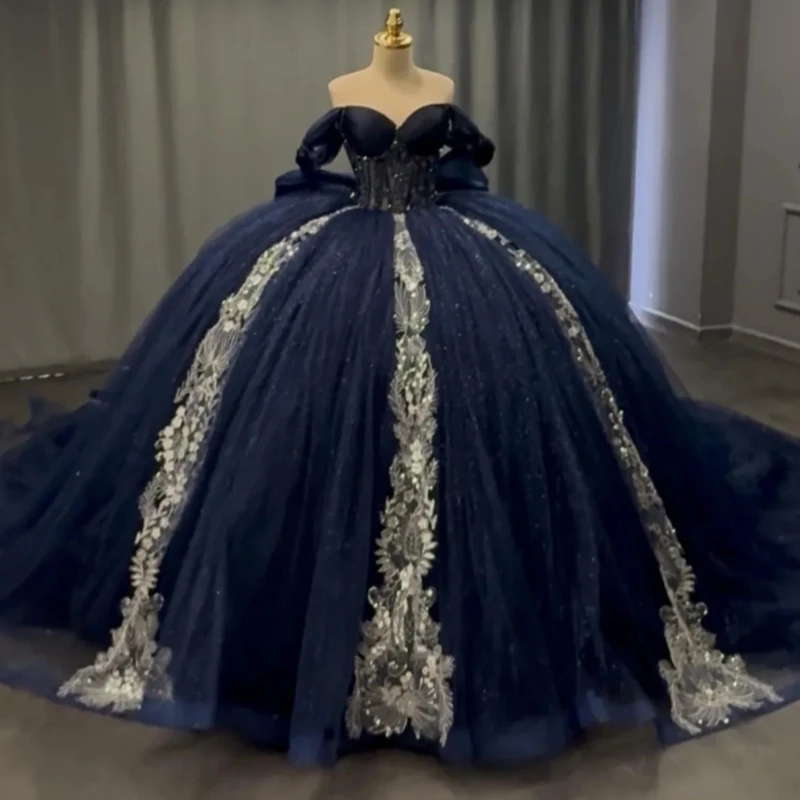 Темно-синее блестящее платье Quinceanera, бальное платье с открытыми плечами, аппликация, кружево, бусины, бант, тюль, корсет, сладкое платье 16, Vestidos De 15
Темно-синее блестящее платье Quinceanera, бальное платье с открытыми плечами, аппликация, кружево, бусины, бант, тюль, корсет, сладкое платье 16, Vestidos De 15