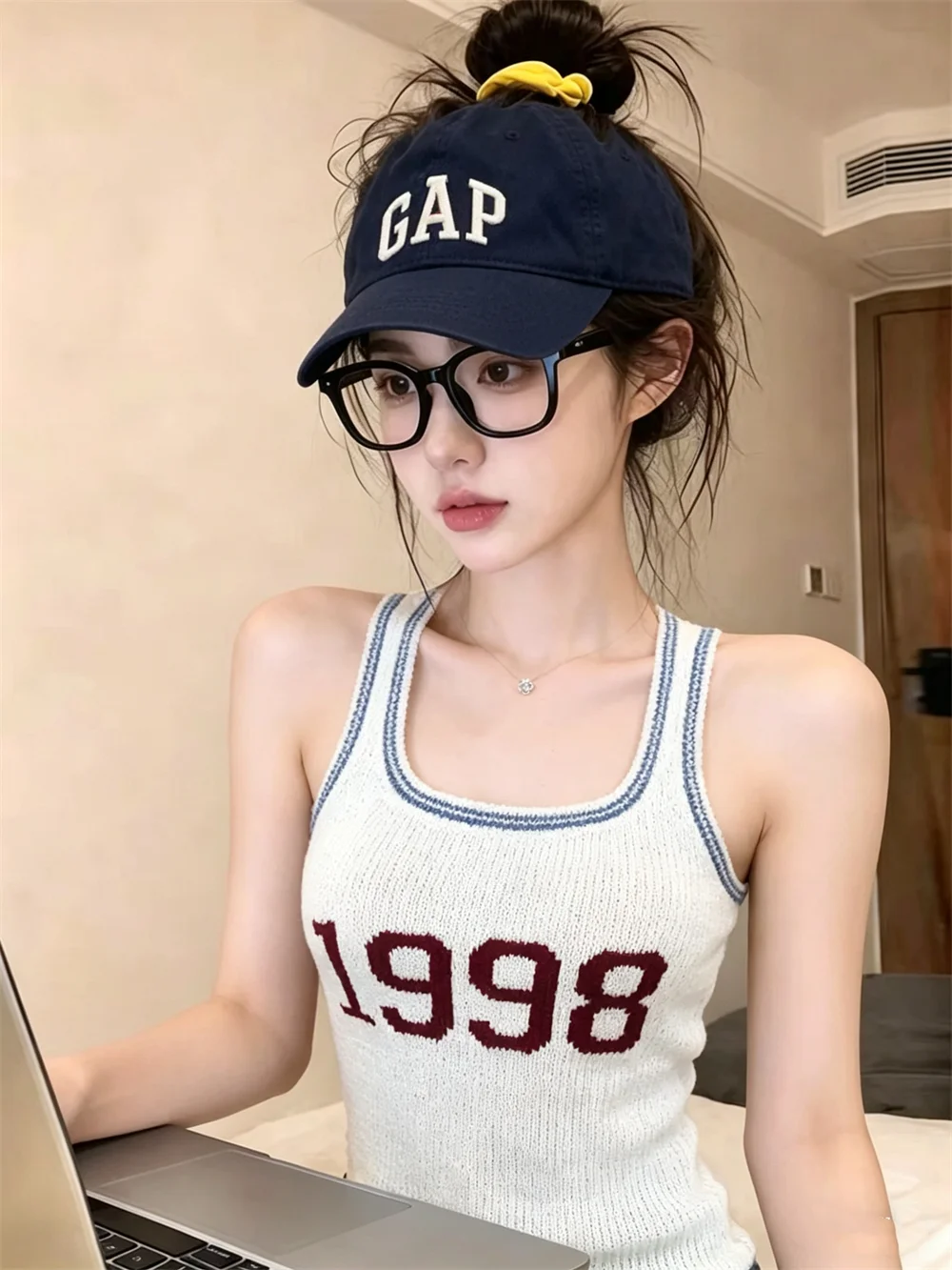 White Slim Fit Knitted Vest Women Summer New Style American Hot Girl Retro Thin Color Block Sleeveless Overhead Top
White Slim Fit Knitted Vest Women Summer New Style American Hot Girl Retro Thin Color Block Sleeveless Overhead Top