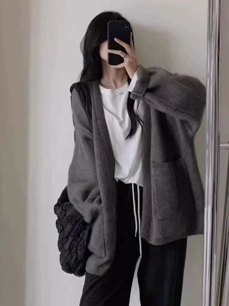 2025 Autumn Winter New Lazy Style Sweaters Solid Color Long Sleeve Pockets Cardigan Fashion Vintage Knit Tops Women's Clothing
2025 Autumn Winter New Lazy Style Sweaters Solid Color Long Sleeve Pockets Cardigan Fashion Vintage Knit Tops Women's Clothing