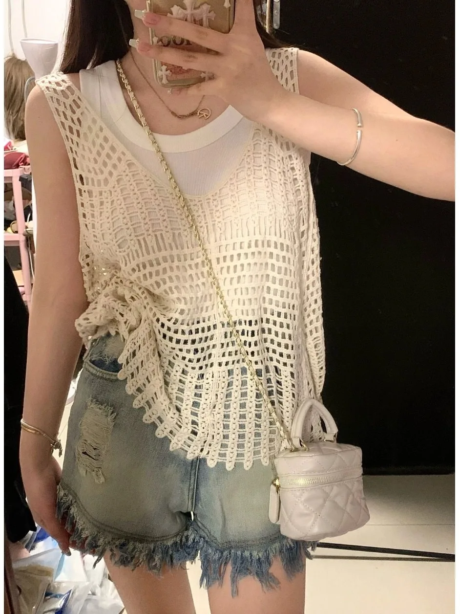 Bohemian Style Hollow out Knitted Strap Vest Women Summer Loose Lazy V Neck Outerwear Shirt Top Women Fashion
Bohemian Style Hollow out Knitted Strap Vest Women Summer Loose Lazy V Neck Outerwear Shirt Top Women Fashion