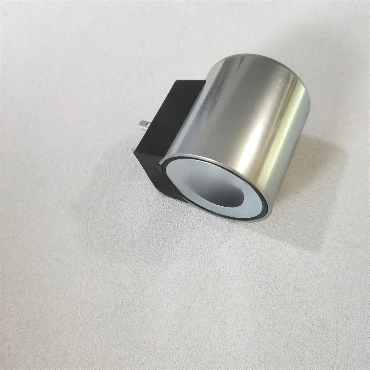New Original Rexroth Solenoid Valve Coil R900021389 24VDC
New Original Rexroth Solenoid Valve Coil R900021389 24VDC