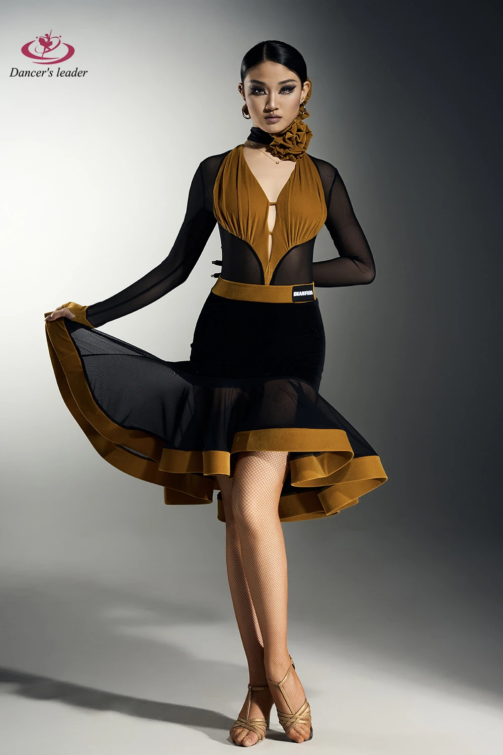 Latin Dance Dress, High-end Color Blocking Splicing, Small V-neck, Cha Cha Tango, Women's Adult Stage Professional Clothing
Latin Dance Dress, High-end Color Blocking Splicing, Small V-neck, Cha Cha Tango, Women's Adult Stage Professional Clothing