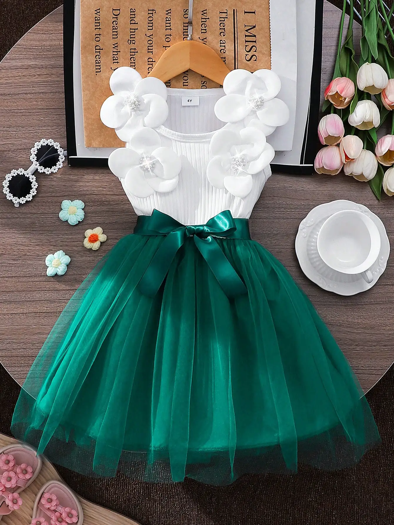 Sleeveless Round Neck 3D Floral Mesh Summer Casual Dress
Sleeveless Round Neck 3D Floral Mesh Summer Casual Dress