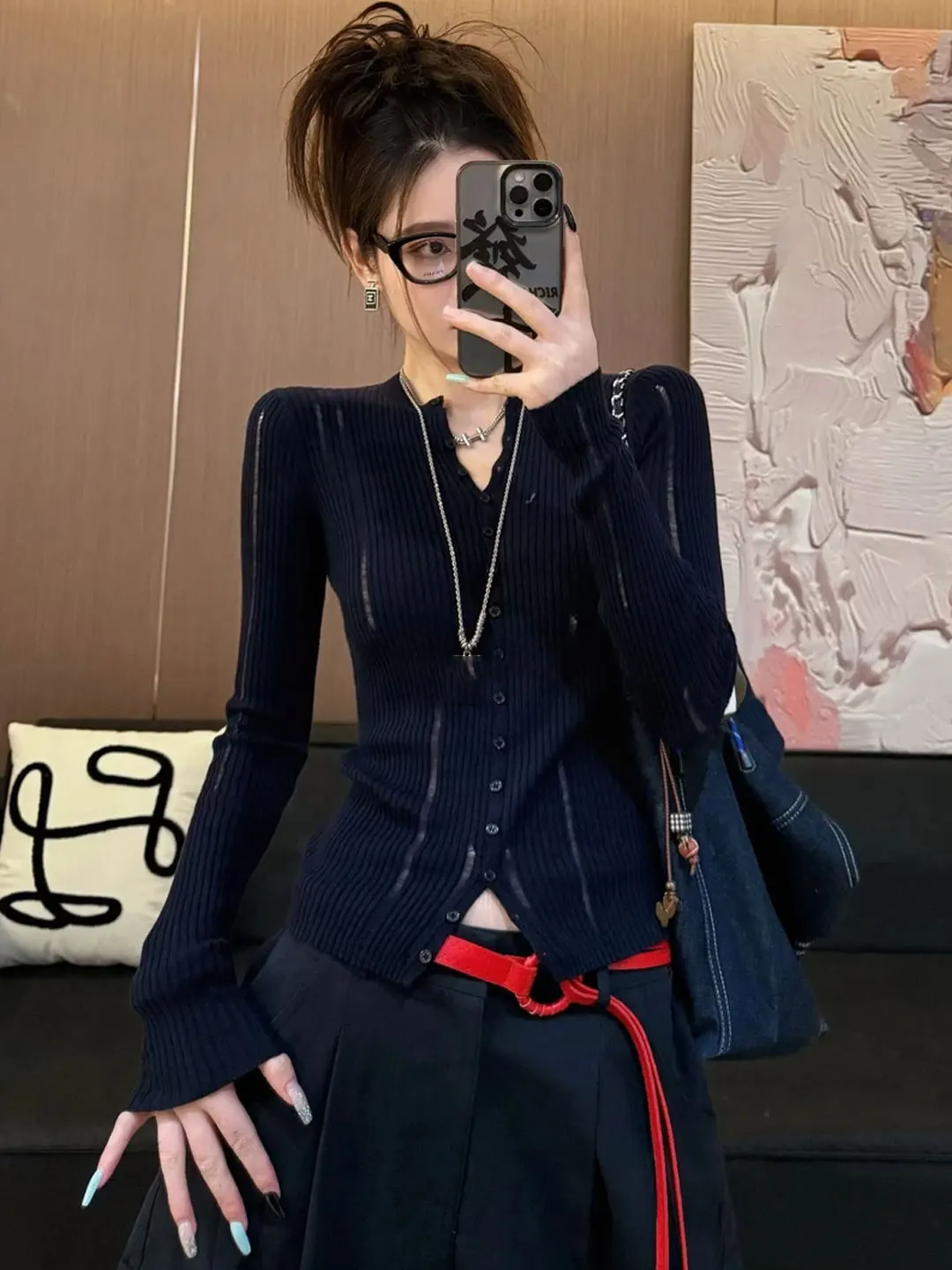 Korean Style Hollow out Knitted Cardigan Women's Slim Fit Inner Wear Top Autumn Winter Fashion Hole Design V-Neck Long Sleeve
Korean Style Hollow out Knitted Cardigan Women's Slim Fit Inner Wear Top Autumn Winter Fashion Hole Design V-Neck Long Sleeve