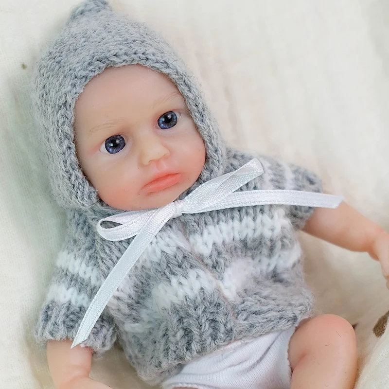 6 inch Cute Mini Handy Baby boy Loulou awake Reborn Baby Doll Super Soft Solid Platinum silicone Flexible Elastic Small Size
6 inch Cute Mini Handy Baby boy Loulou awake Reborn Baby Doll Super Soft Solid Platinum silicone Flexible Elastic Small Size