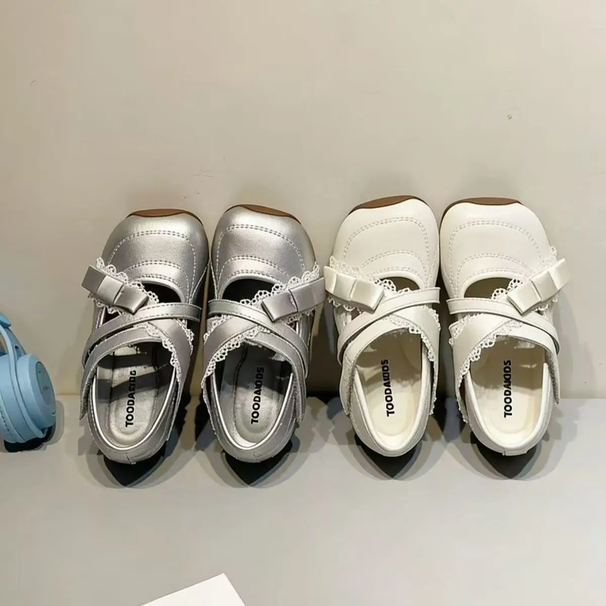 Kids'Casual Shoes Round Toe Shoes PU Leather Lace Spring For Girls Anti-slip Hook and Loop White Sliver Shoes Size 26-37
Kids'Casual Shoes Round Toe Shoes PU Leather Lace Spring For Girls Anti-slip Hook and Loop White Sliver Shoes Size 26-37