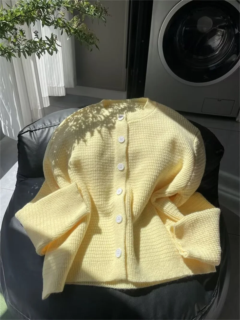 2026 Korean Fashion Sweet Girl Knitted Cardigan Women's Spring Autumn New Loose And Slimming Long Sleeved Top Oversized Cardigan
2026 Korean Fashion Sweet Girl Knitted Cardigan Women's Spring Autumn New Loose And Slimming Long Sleeved Top Oversized Cardigan