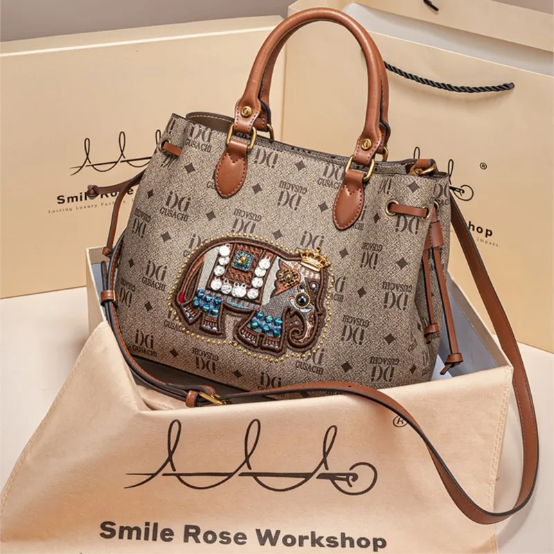 Brand light luxury women's handbag 2025 new autumn and winter designer high-end fashion trend single shoulder crossbody bag
Brand light luxury women's handbag 2025 new autumn and winter designer high-end fashion trend single shoulder crossbody bag