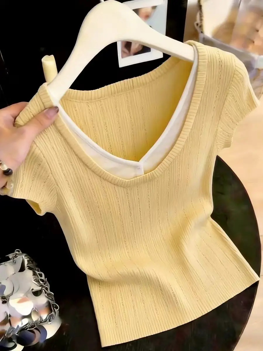 Unique Patchwork V-Neck Short Sleeve Knitted Top for Women Stylish Casual Polyester Fiber Summer New Arrival Breathable
Unique Patchwork V-Neck Short Sleeve Knitted Top for Women Stylish Casual Polyester Fiber Summer New Arrival Breathable