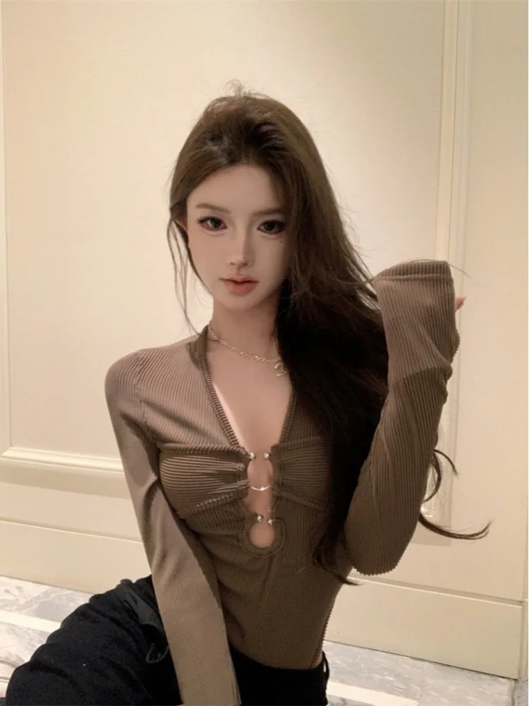 Sexy Spicy Girl One-Piece Suit V-Neck Hollow out Tight Design Sensual Top for Women Autumn Initial Elegant Fashionable
Sexy Spicy Girl One-Piece Suit V-Neck Hollow out Tight Design Sensual Top for Women Autumn Initial Elegant Fashionable