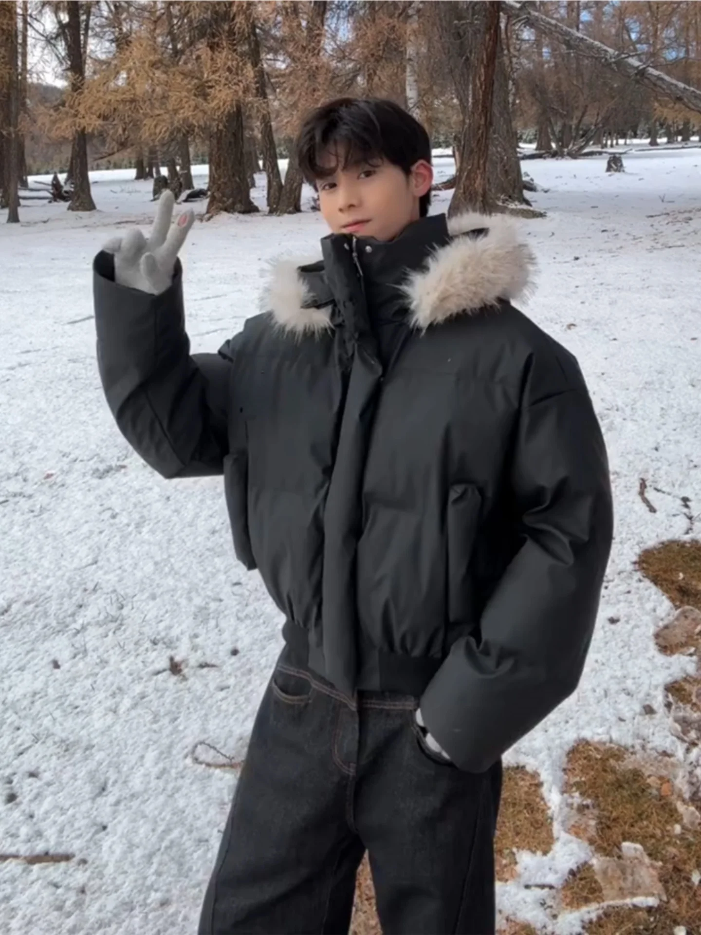 Мужская зимняя повседневная теплая куртка из искусственной кожи с отстегивающимся меховым воротником, наполнителем из хлопка и капюшоном, на молнии
Мужская зимняя повседневная теплая куртка из искусственной кожи с отстегивающимся меховым воротником, наполнителем из хлопка и капюшоном, на молнии