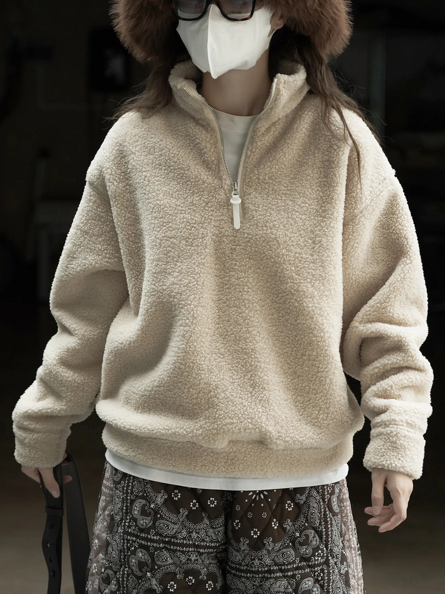 Зимняя новая корейская версия, спортивная рубашка из ленивой овечьей шерсти с полувысоким воротником, свободный мягкий и липкий, приятный для кожи теплый топ для женщин
Зимняя новая корейская версия, спортивная рубашка из ленивой овечьей шерсти с полувысоким воротником, свободный мягкий и липкий, приятный для кожи теплый топ для женщин