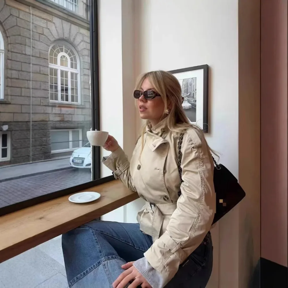 2026 Women's Elegant Stand Collar Single-breasted Ladies Long-sleeved JacketCommuter Women's Fashionable Flared Sleeve Jacket
2026 Women's Elegant Stand Collar Single-breasted Ladies Long-sleeved JacketCommuter Women's Fashionable Flared Sleeve Jacket
