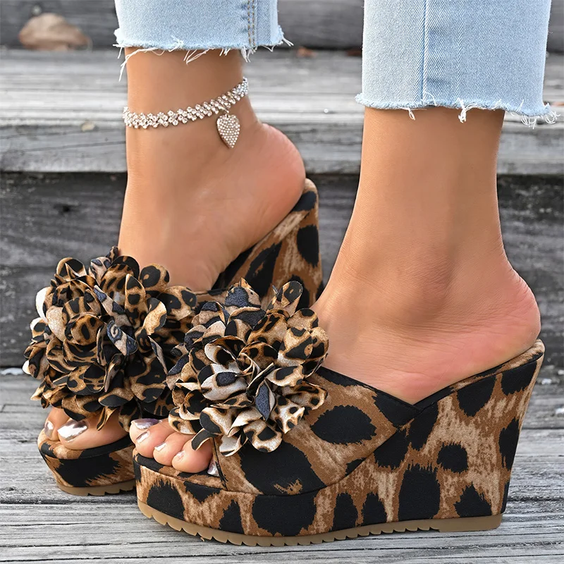 Flower Decor Wedges Sandals for Women Fashion Leopard Chunky Platform Party Slippers Woman Plus Size Thick Sole Non Slip Sandals
Flower Decor Wedges Sandals for Women Fashion Leopard Chunky Platform Party Slippers Woman Plus Size Thick Sole Non Slip Sandals