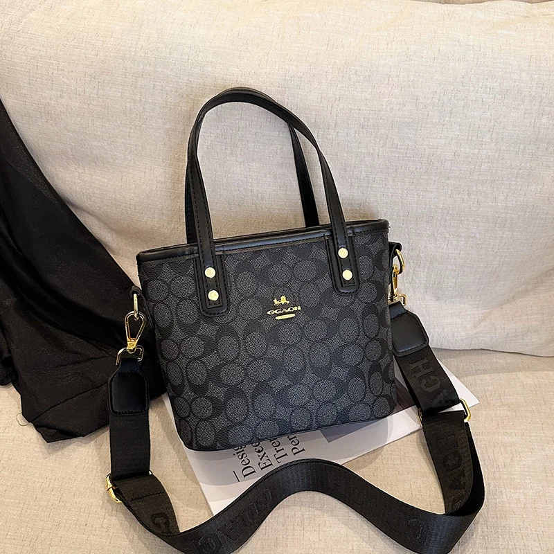 Exquisite and fashionable handbag / Wide shoulder strap single compartment crossbody bag / Bucket bag for spring and summer 2026
Exquisite and fashionable handbag / Wide shoulder strap single compartment crossbody bag / Bucket bag for spring and summer 2026
