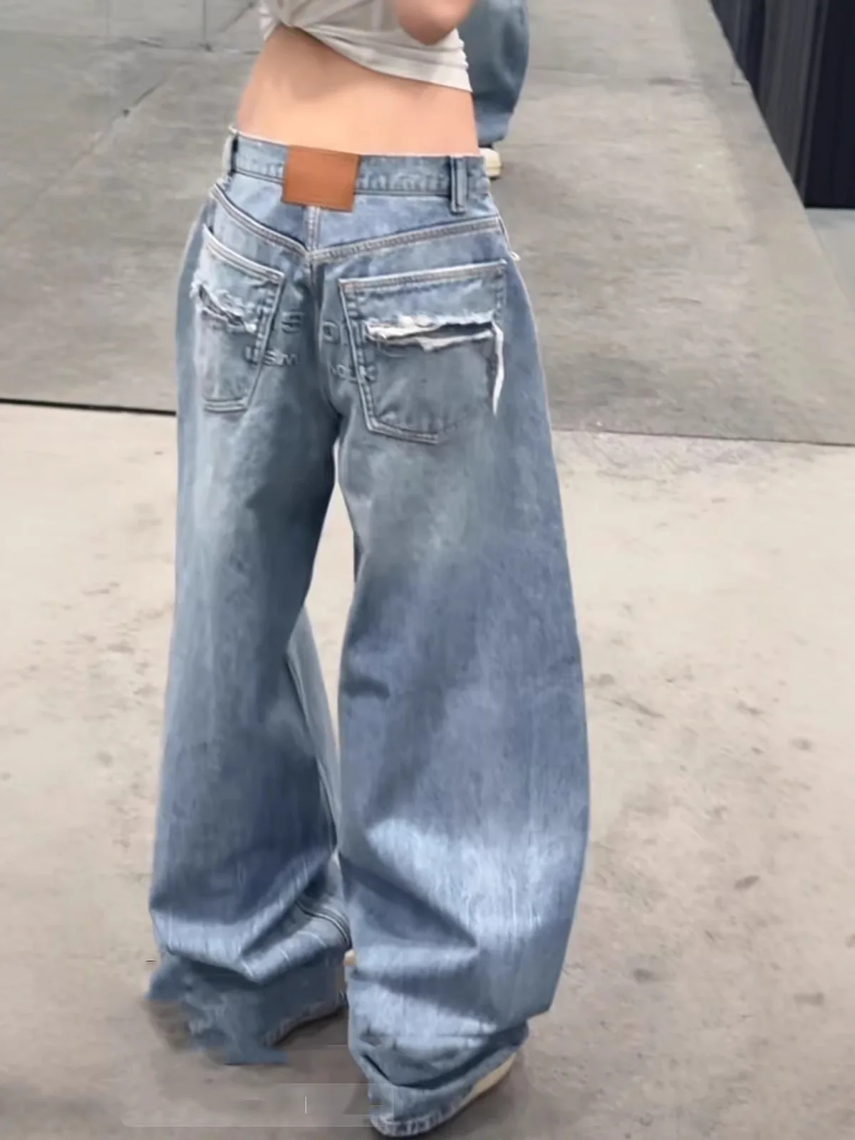 South Oil King Family Fashion 2026 Spring Summer New American Hole Letter Spicy Girl Washed Knife Jeans Women's Jeans
South Oil King Family Fashion 2026 Spring Summer New American Hole Letter Spicy Girl Washed Knife Jeans Women's Jeans