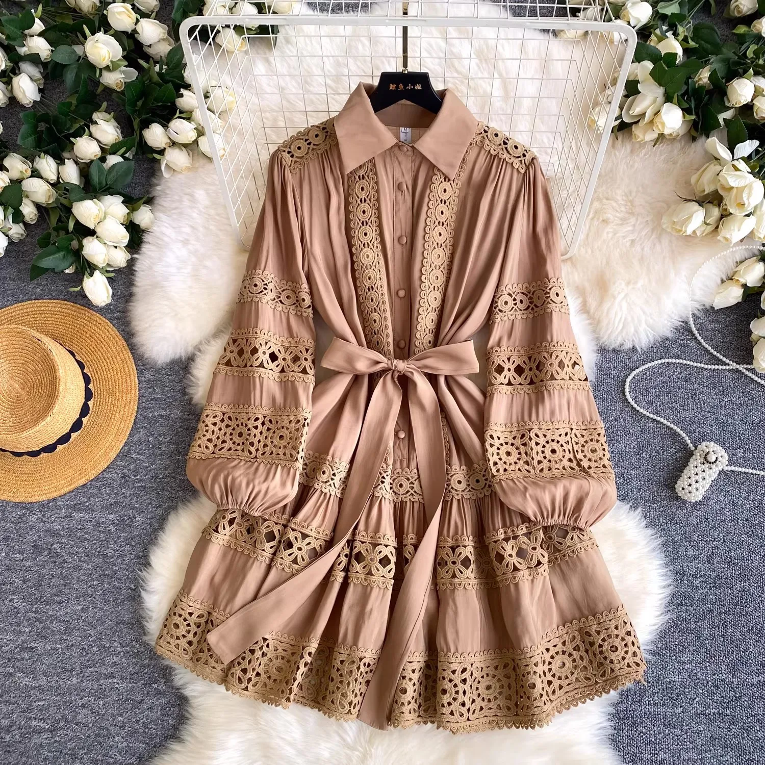 Fashion Embroidery Hollow Out Stitching Lace Loose Dress For Women Stand Collar Long Lantern Sleeve Belt Waist Short Vestidos
Fashion Embroidery Hollow Out Stitching Lace Loose Dress For Women Stand Collar Long Lantern Sleeve Belt Waist Short Vestidos