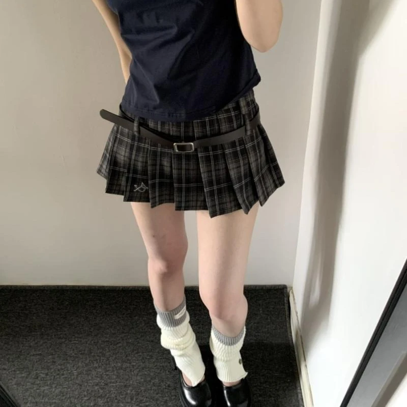 Vintage Korean Fashion Preppy Style Constrast Color Plaid Skirts New Fashion Double Belt Design Pleated Jupe Y2k Preppy Skirt
Vintage Korean Fashion Preppy Style Constrast Color Plaid Skirts New Fashion Double Belt Design Pleated Jupe Y2k Preppy Skirt