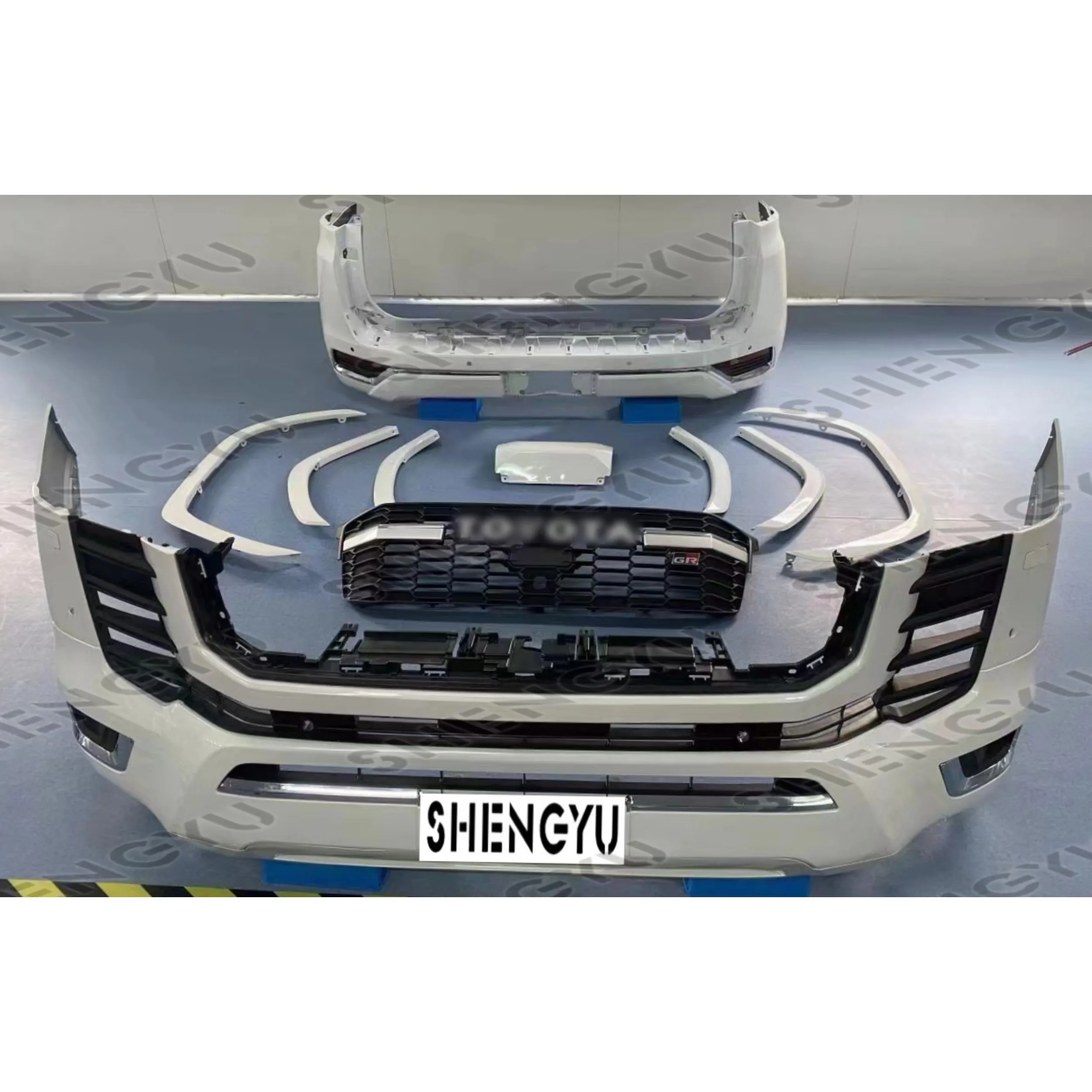Suitable for TOYOTA Land Cruiser 300 2022 Low to High Version Auto Body Systems Include Front Rear Bumper with Grille Eyebrows
Suitable for TOYOTA Land Cruiser 300 2022 Low to High Version Auto Body Systems Include Front Rear Bumper with Grille Eyebrows
