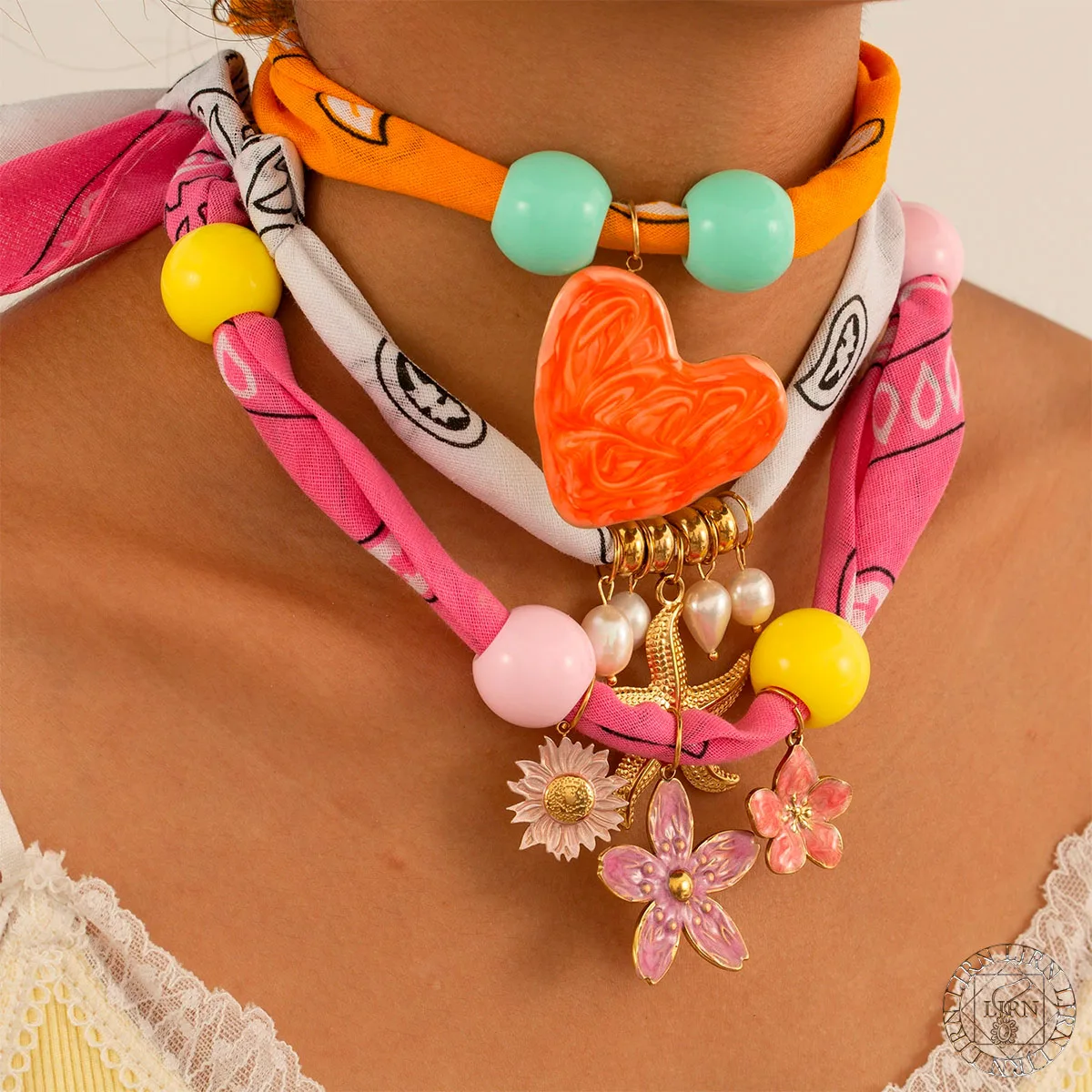 2025 New Silk Scarf Necklace Stainless Steel Flower Heart Starfish Enamel Pendant Summer Choker Handmade Women Jewelry
2025 New Silk Scarf Necklace Stainless Steel Flower Heart Starfish Enamel Pendant Summer Choker Handmade Women Jewelry