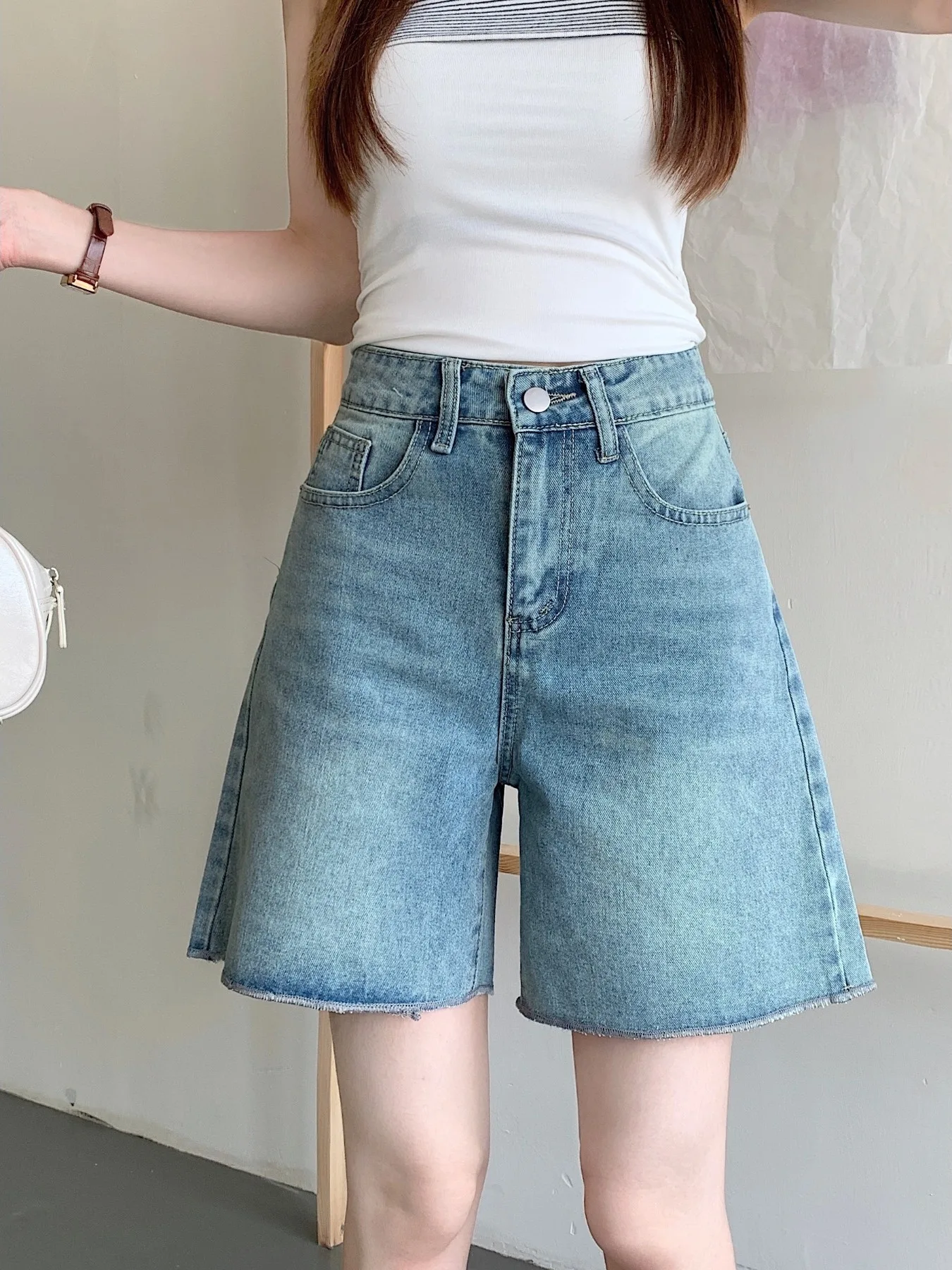Retro American Washed Denim Shorts High Waist Slim Straight Five-Point Pants Women's Summer Fashionable Casual High Waist Jeans
Retro American Washed Denim Shorts High Waist Slim Straight Five-Point Pants Women's Summer Fashionable Casual High Waist Jeans