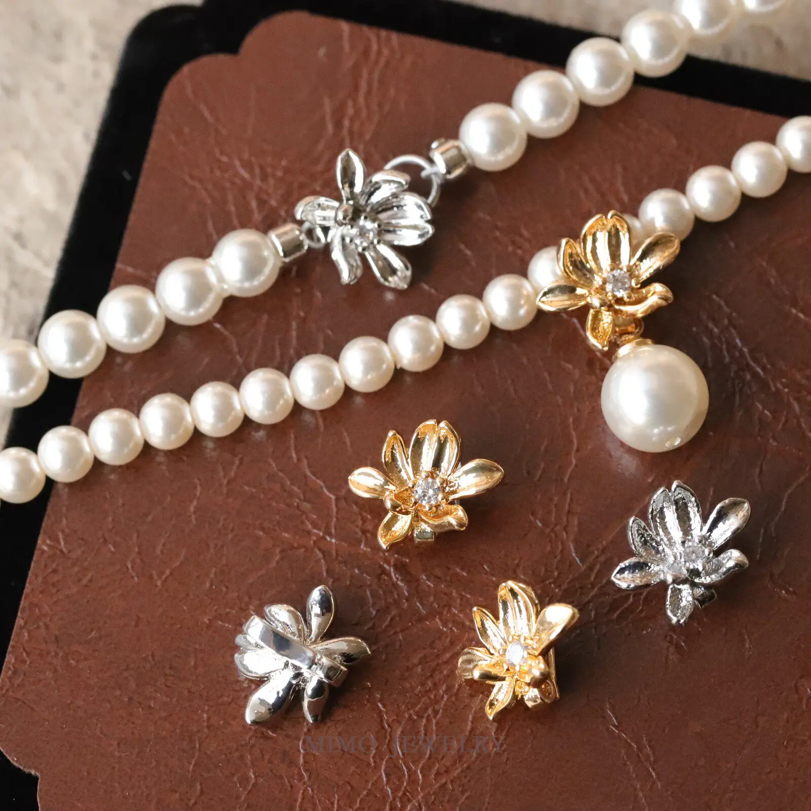 Copper-plated Real Gold Elegant Lotus-shaped Multi-purpose Closing Buckle Pendant Buckle DIY Handmade Accessories
Copper-plated Real Gold Elegant Lotus-shaped Multi-purpose Closing Buckle Pendant Buckle DIY Handmade Accessories