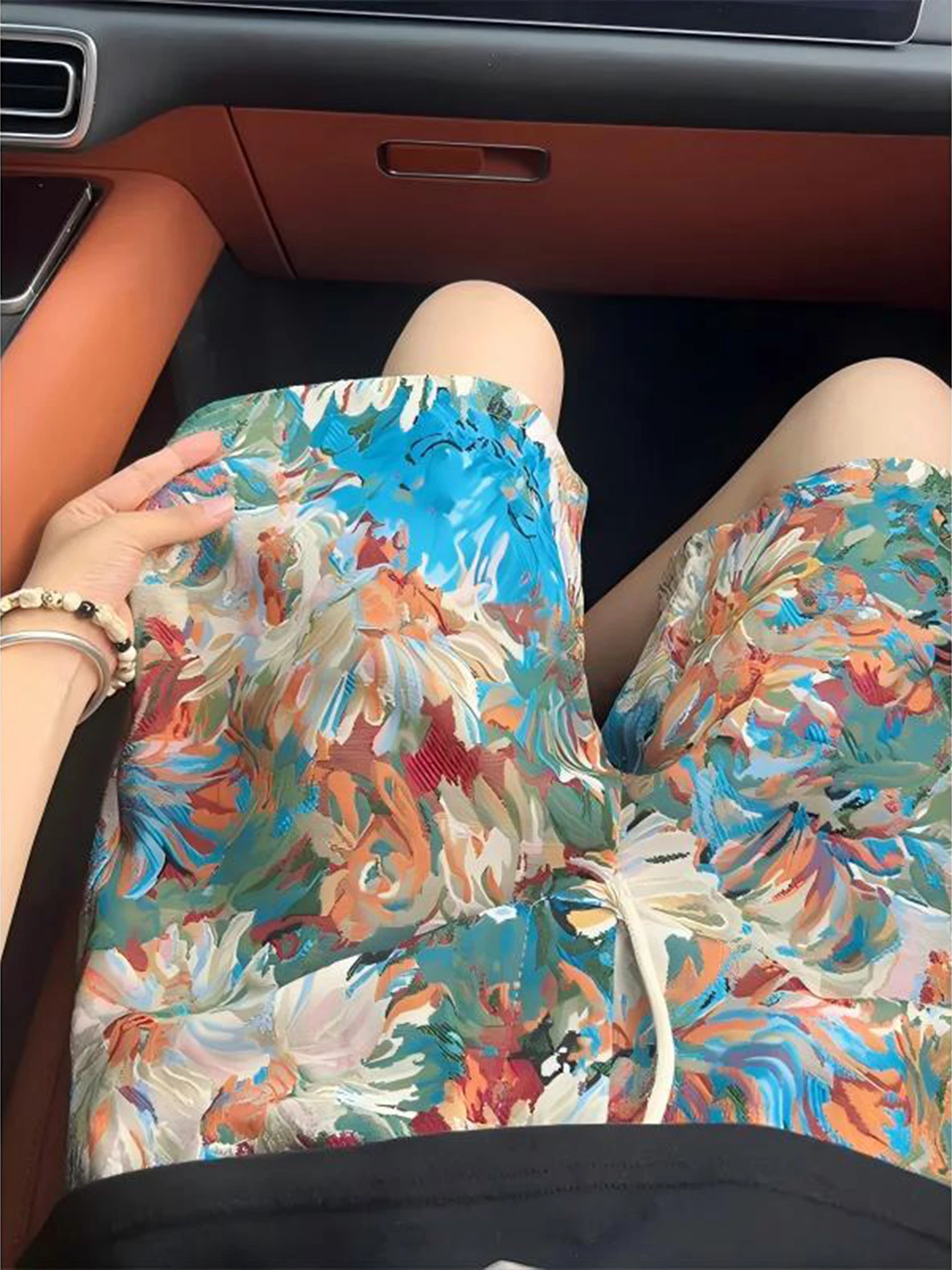 Мужские этнические шорты с цветочным принтом, летние гавайские пляжные брюки в американском ретро-стиле, свободные, средней длины, с низкой талией, для пар
Мужские этнические шорты с цветочным принтом, летние гавайские пляжные брюки в американском ретро-стиле, свободные, средней длины, с низкой талией, для пар