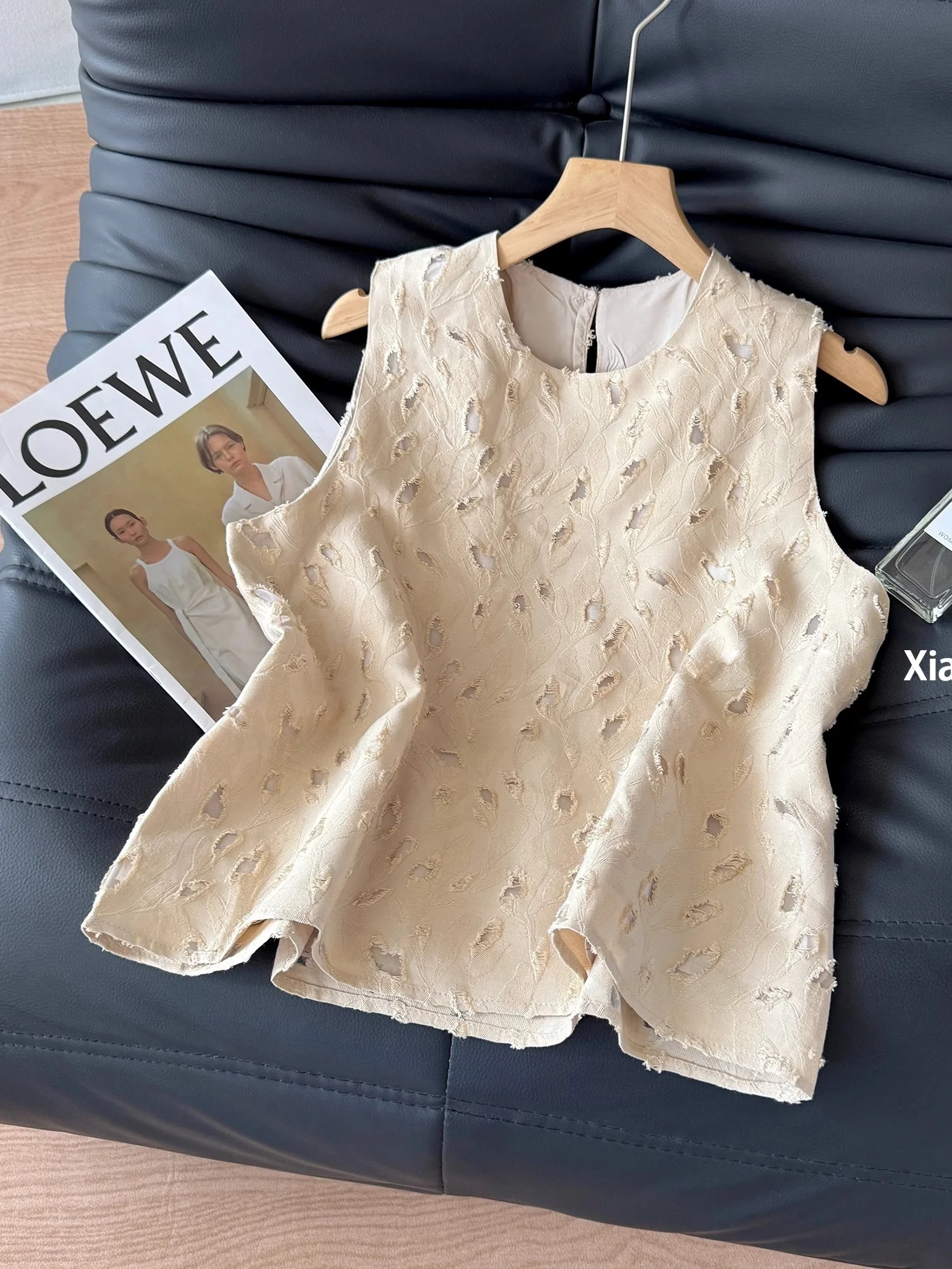 Fashionable Floral Cutout Vest Top Women's Sleeveless Summer 2025 Versatile Cotton Blend Comfortable Fit Casual Wear
Fashionable Floral Cutout Vest Top Women's Sleeveless Summer 2025 Versatile Cotton Blend Comfortable Fit Casual Wear