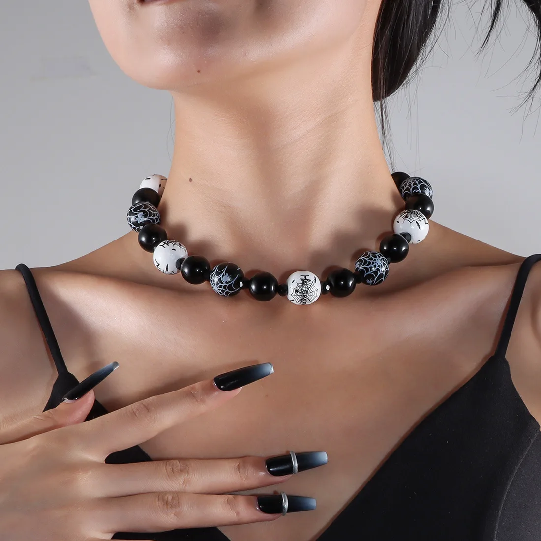 DIY accessories European and American cross-border Halloween wooden bead neck chain personalized spider web printed collarbone c
DIY accessories European and American cross-border Halloween wooden bead neck chain personalized spider web printed collarbone c