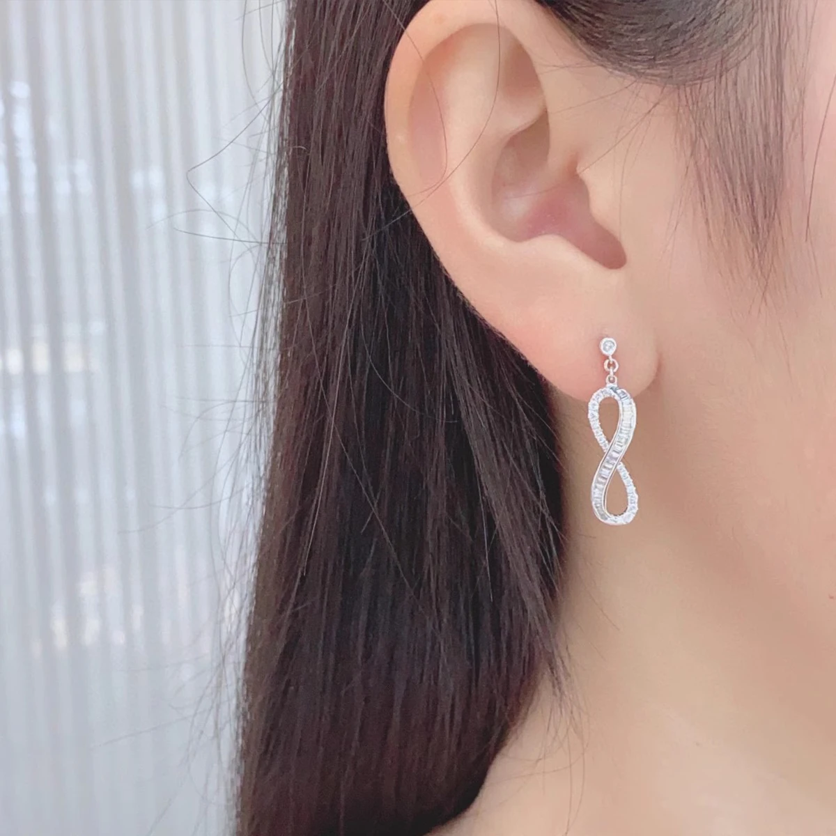 Серьги из чистого серебра 925 пробы, изысканные модные элегантные повседневные универсальные серьги высокого класса в стиле Ins 
Серьги из чистого серебра 925 пробы, изысканные модные элегантные повседневные универсальные серьги высокого класса в стиле Ins