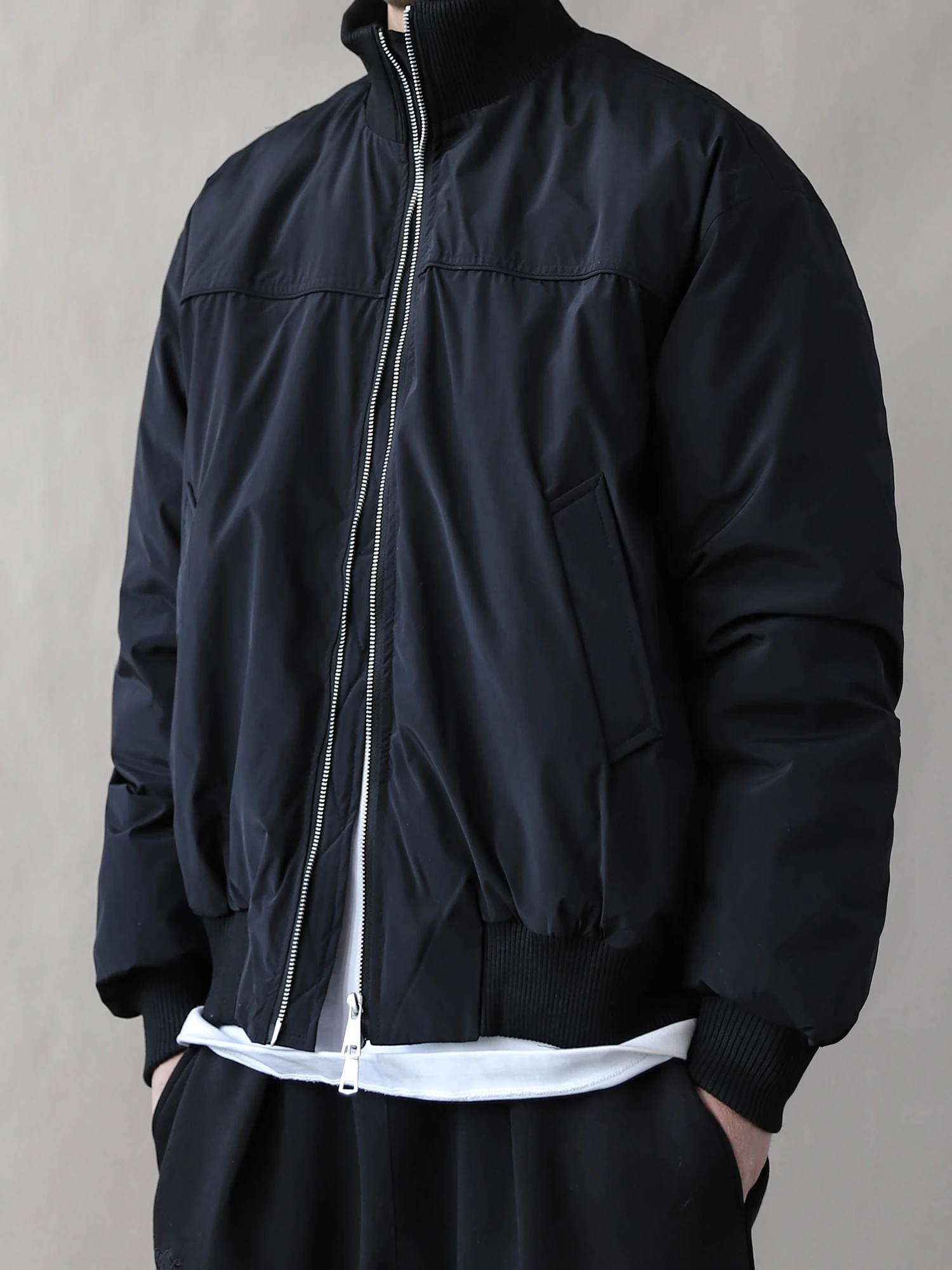 Мужская зимняя куртка-пилот в стиле ретро 90-х годов, свободного кроя, с воротником-стойкой, на пуху, черная, для активного отдыха
Мужская зимняя куртка-пилот в стиле ретро 90-х годов, свободного кроя, с воротником-стойкой, на пуху, черная, для активного отдыха