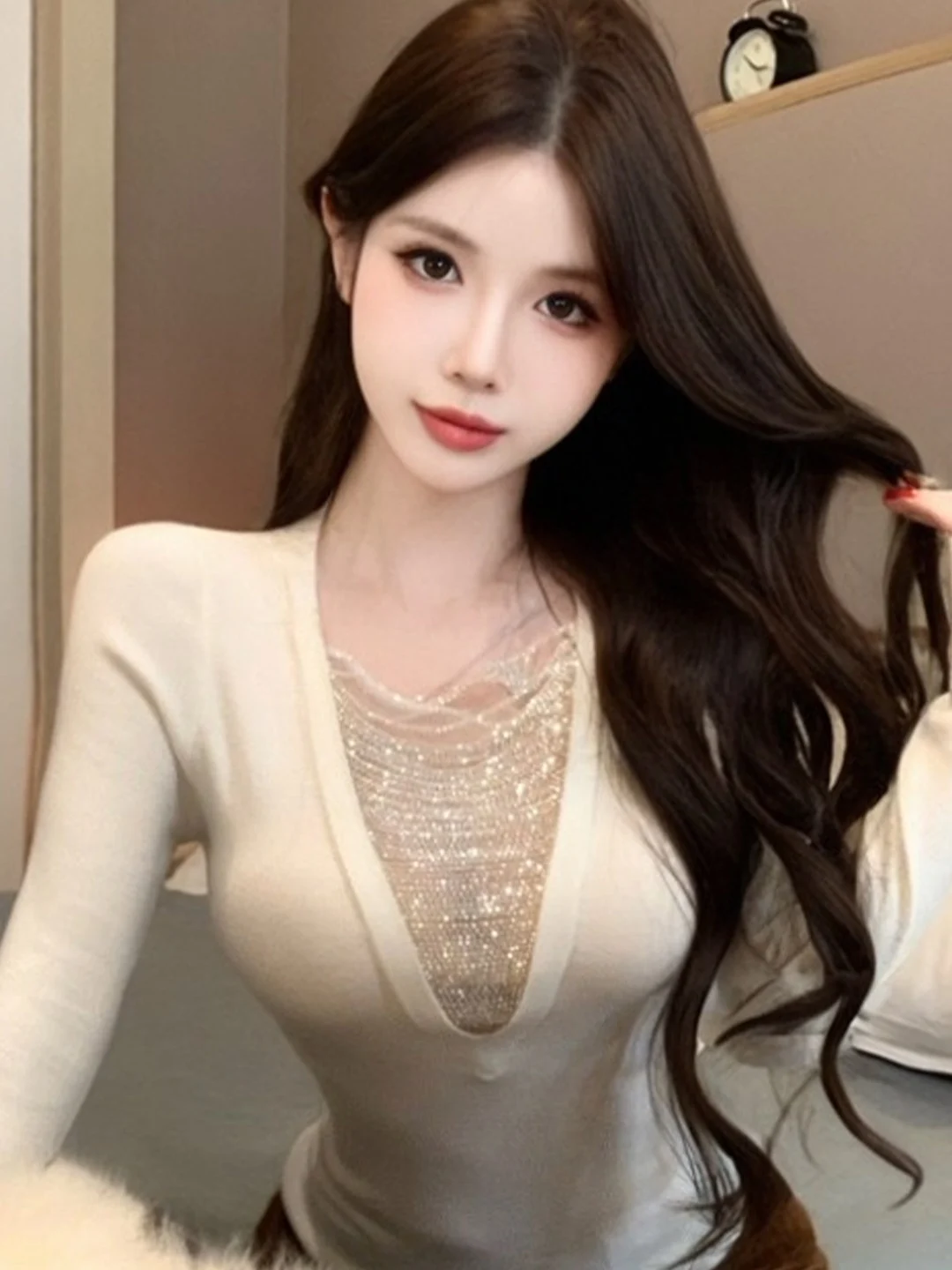 Fashionable V-Neck Knitted Sweater Women's Winter Base Shirt Inner Wear Super Beautiful Diamond Padded Long Sleeve Top
Fashionable V-Neck Knitted Sweater Women's Winter Base Shirt Inner Wear Super Beautiful Diamond Padded Long Sleeve Top