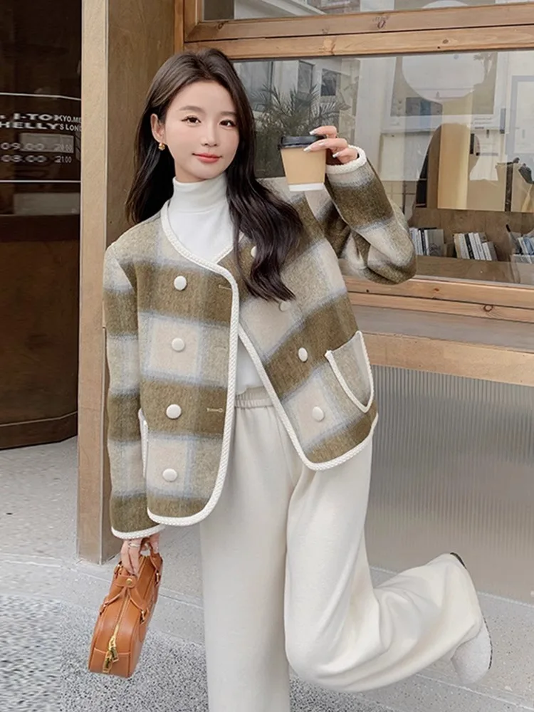 Retro Fashion Green Patchwork Stripe Plaid Double Breasted Short Woolen Jacket Women Long Sleeve Versatile Coat 2024 Autumn Chic
Retro Fashion Green Patchwork Stripe Plaid Double Breasted Short Woolen Jacket Women Long Sleeve Versatile Coat 2024 Autumn Chic