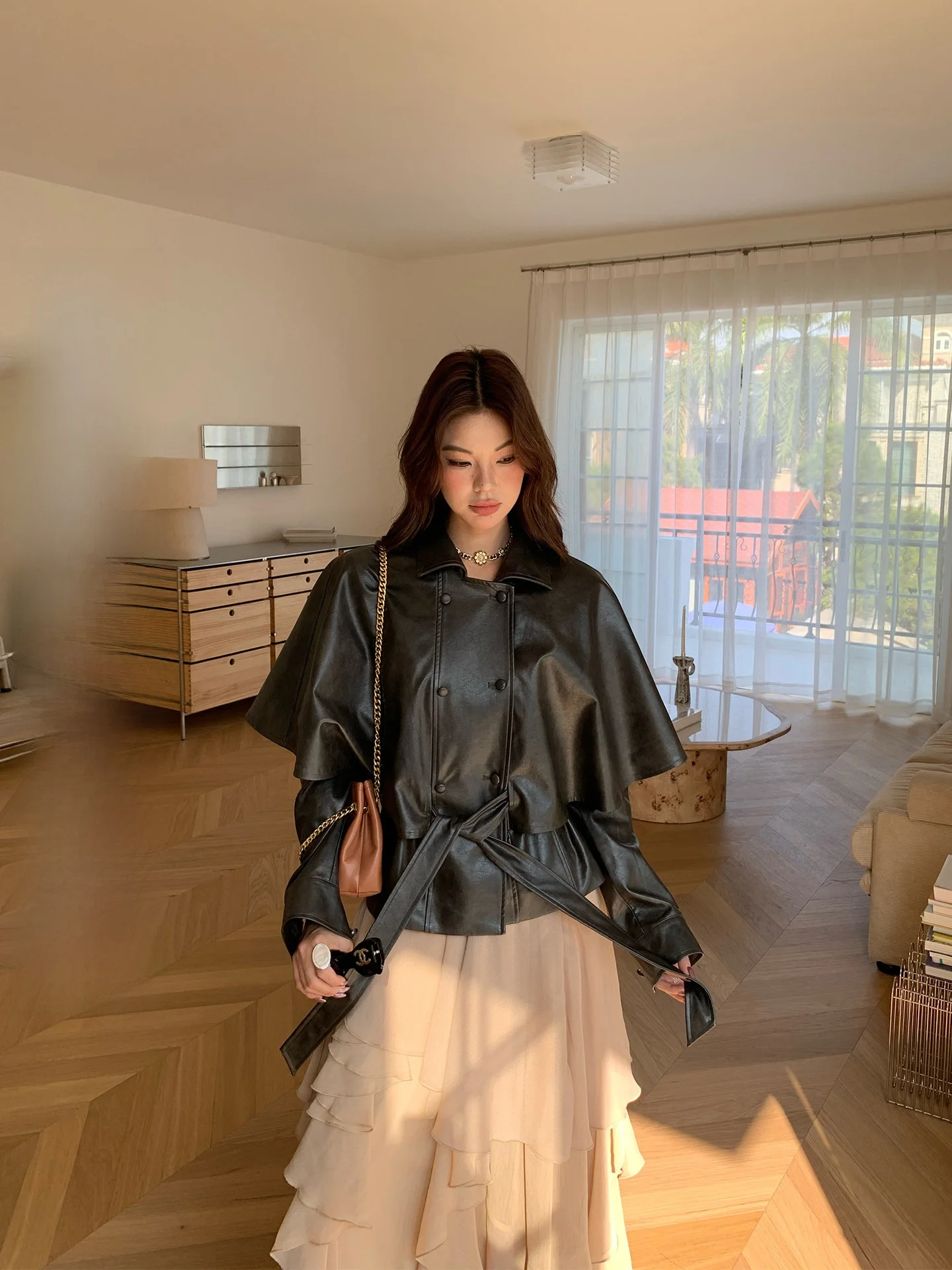 Retro Design Cuirasee Jacket Women's Early Spring New Style Shoulder Padded Leather Coat Short Length Double Button Closure
Retro Design Cuirasee Jacket Women's Early Spring New Style Shoulder Padded Leather Coat Short Length Double Button Closure